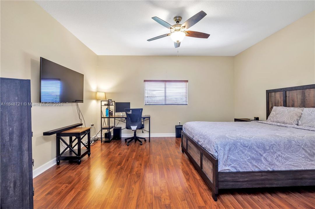 Active With Contract: $3,350 (3 beds, 2 baths, 1726 Square Feet)