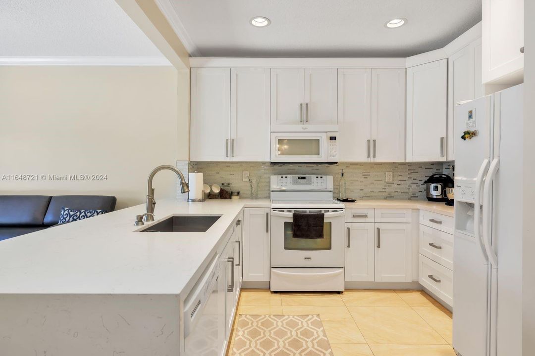 Active With Contract: $3,350 (3 beds, 2 baths, 1726 Square Feet)