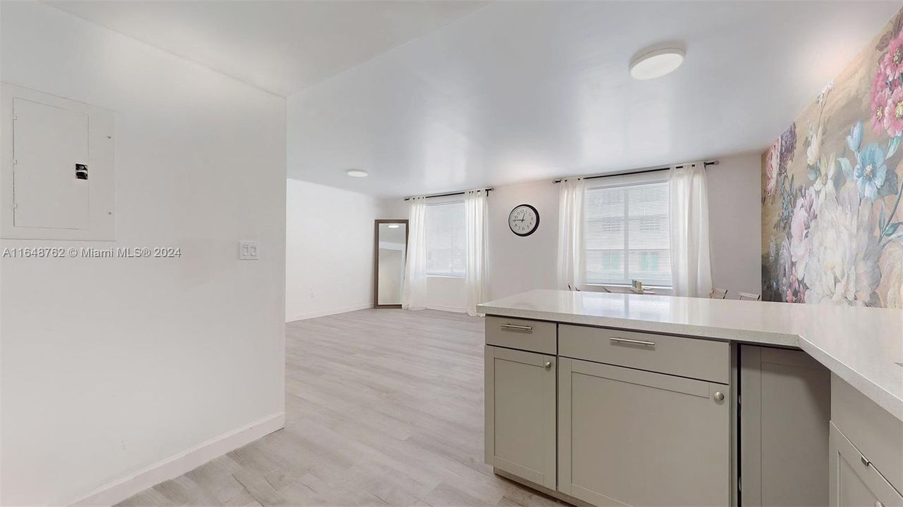 For Sale: $515,050 (2 beds, 2 baths, 910 Square Feet)