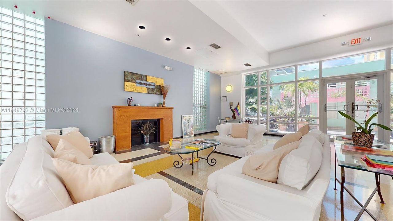 For Sale: $515,050 (2 beds, 2 baths, 910 Square Feet)