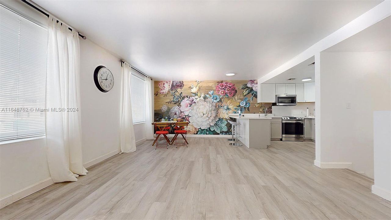 For Sale: $515,050 (2 beds, 2 baths, 910 Square Feet)