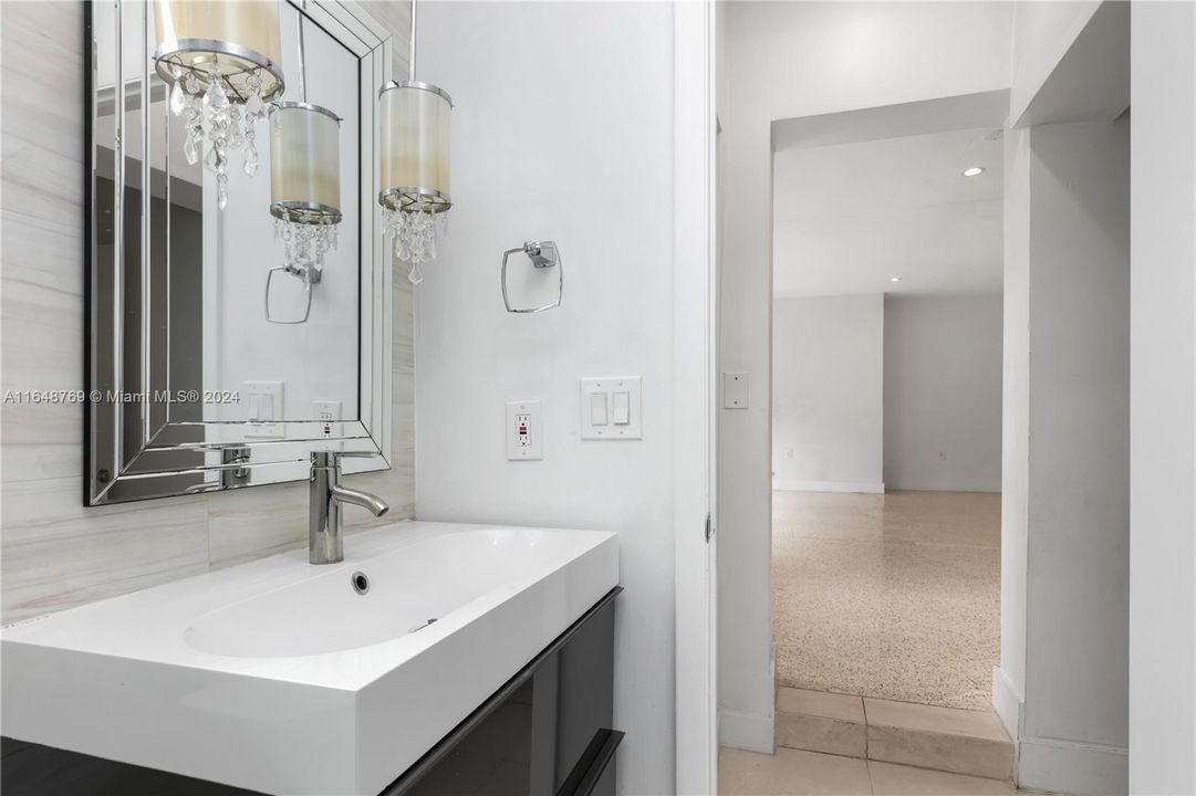 Active With Contract: $1,100,000 (2 beds, 3 baths, 1500 Square Feet)