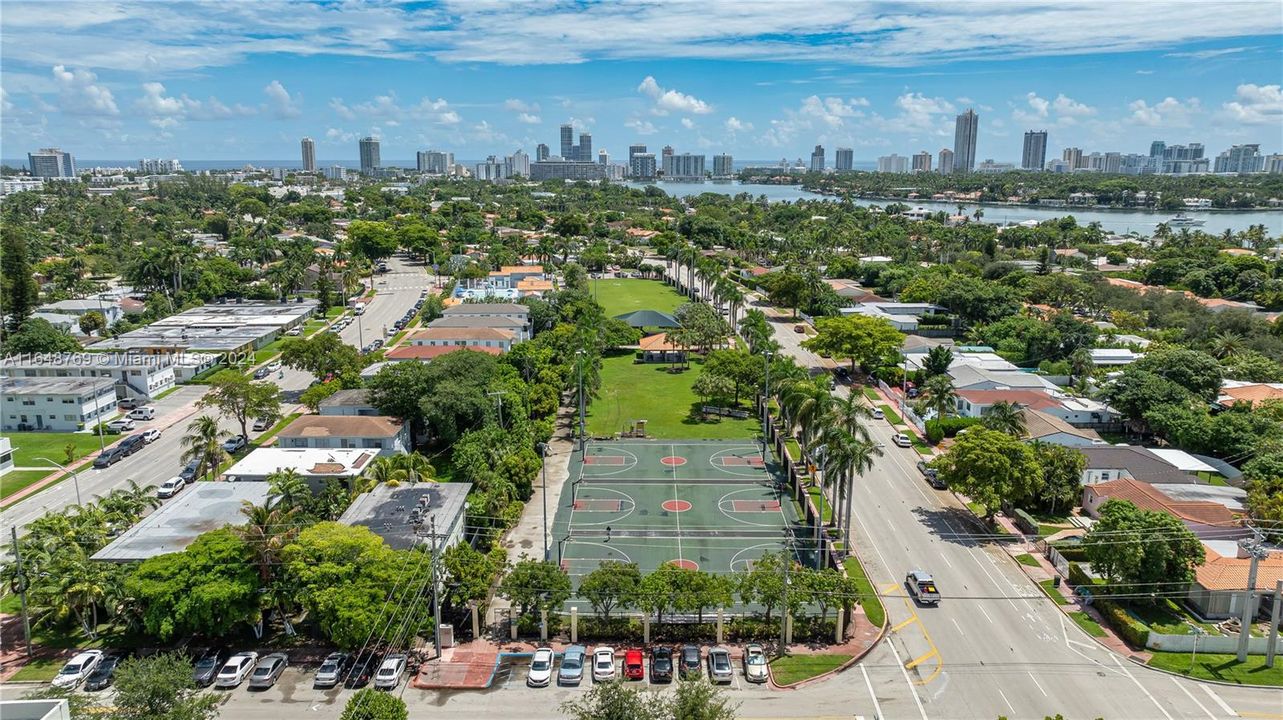 Active With Contract: $1,100,000 (2 beds, 3 baths, 1500 Square Feet)