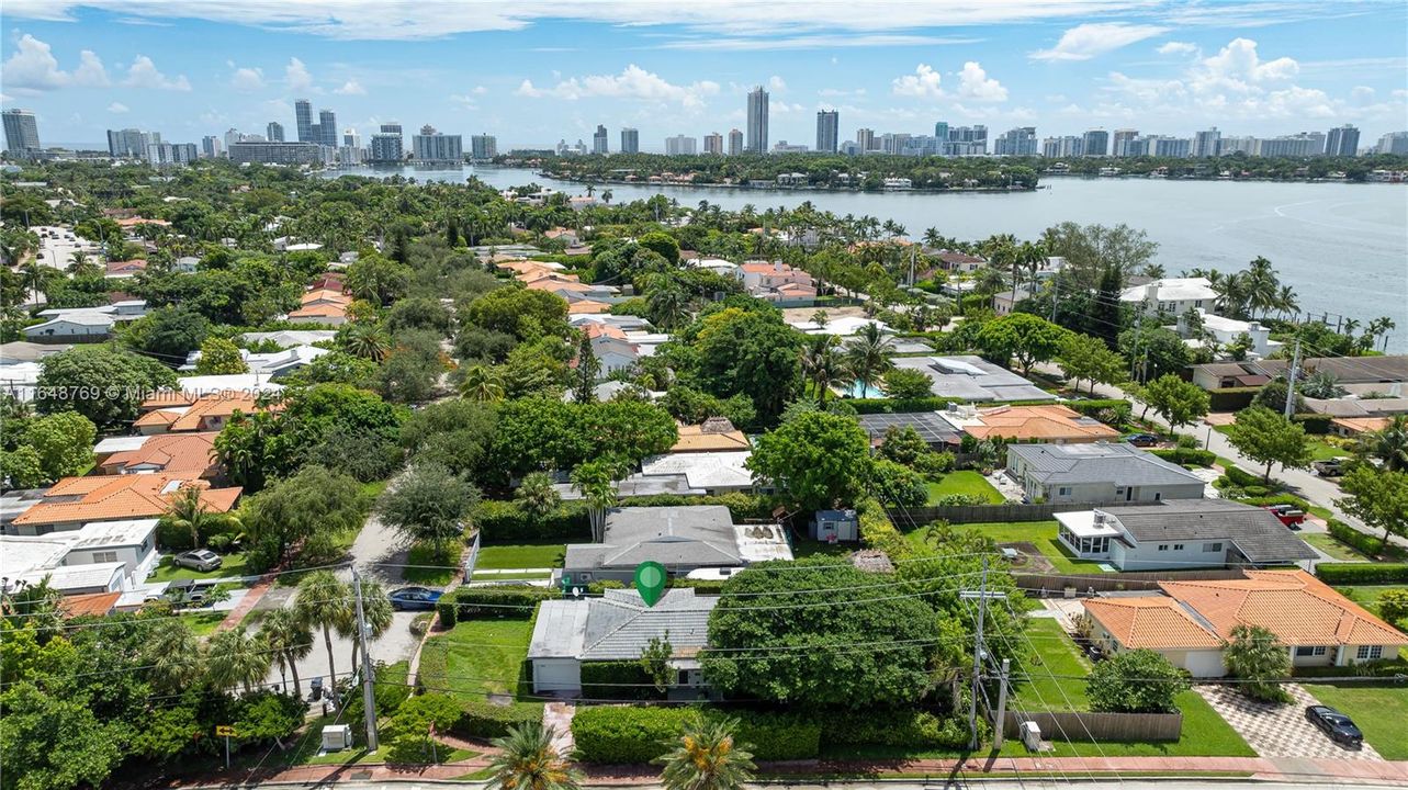 Active With Contract: $1,100,000 (2 beds, 3 baths, 1500 Square Feet)