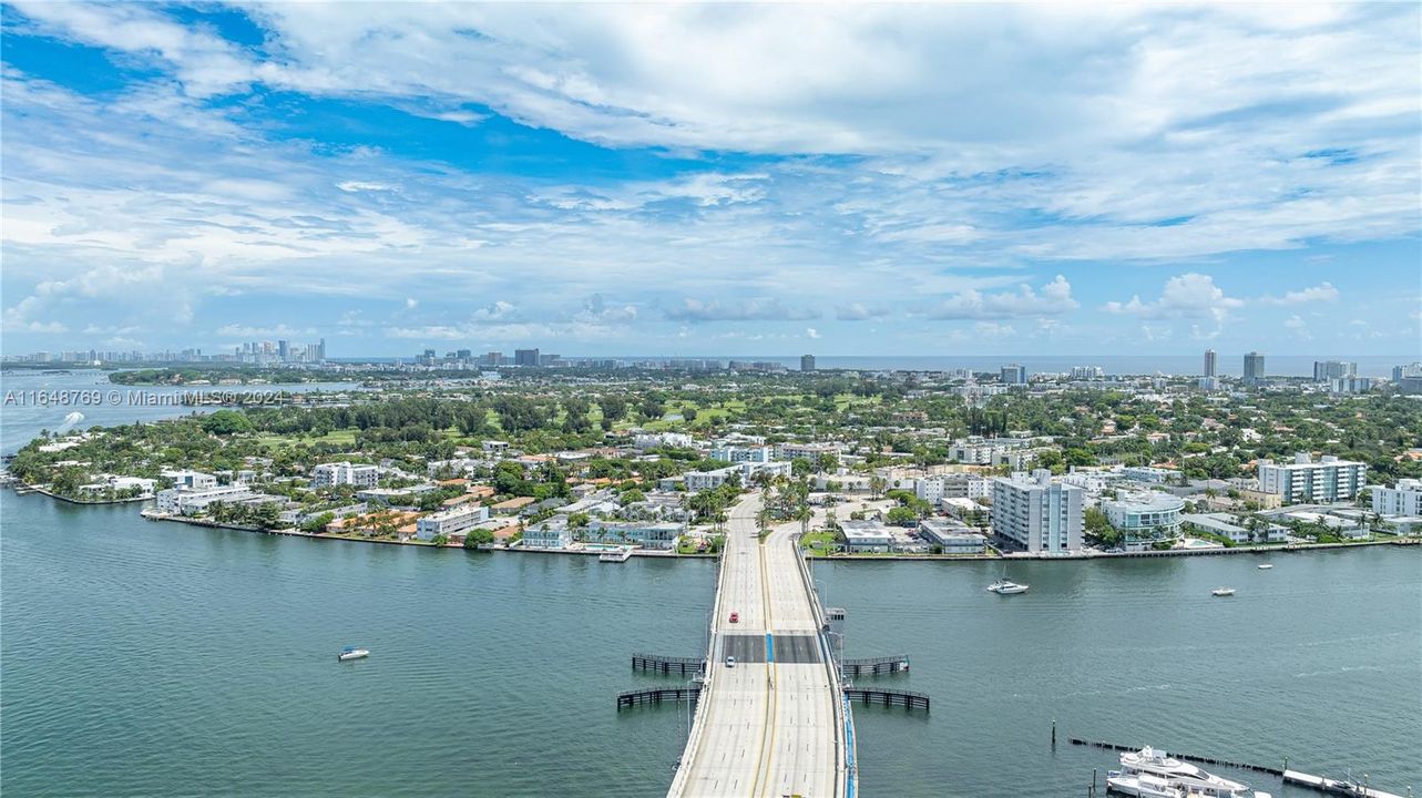 Active With Contract: $1,100,000 (2 beds, 3 baths, 1500 Square Feet)