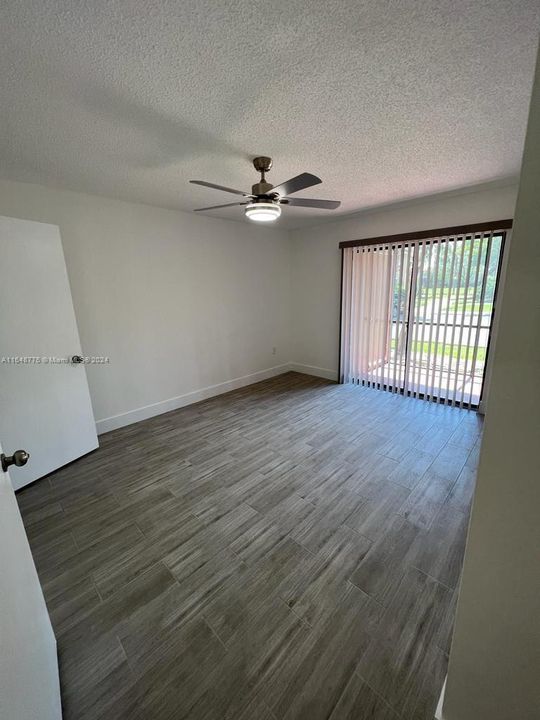 Active With Contract: $2,000 (1 beds, 1 baths, 651 Square Feet)