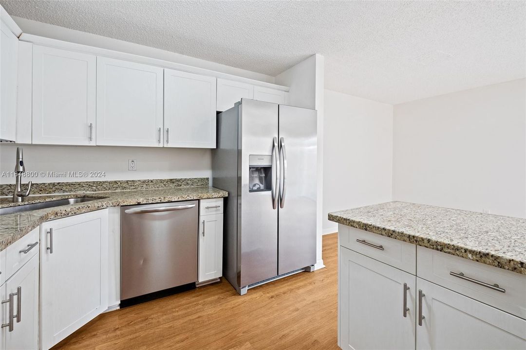 Active With Contract: $2,900 (3 beds, 2 baths, 1523 Square Feet)