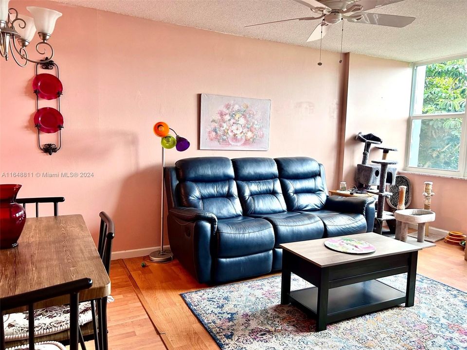 Active With Contract: $185,000 (1 beds, 1 baths, 780 Square Feet)