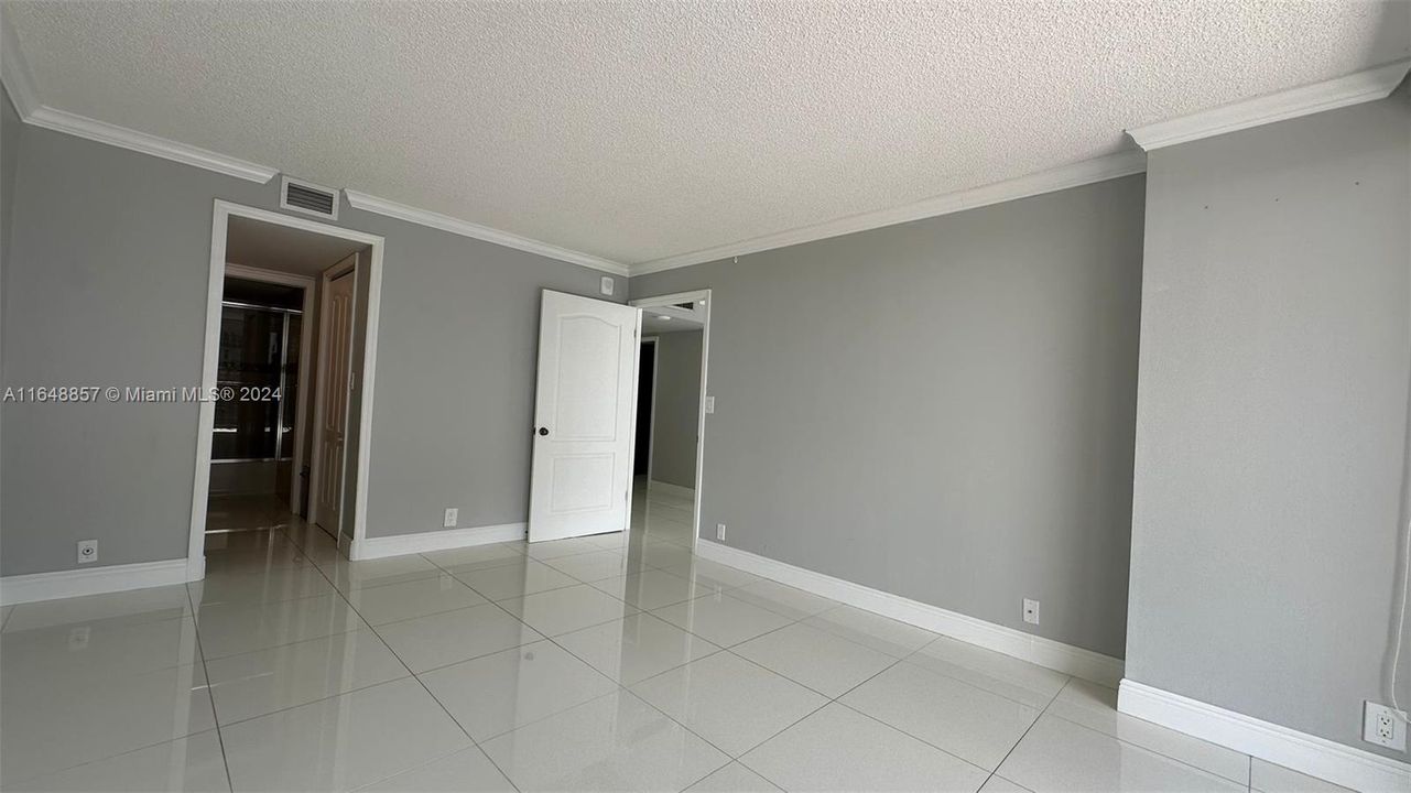 Active With Contract: $3,000 (1 beds, 1 baths, 1064 Square Feet)