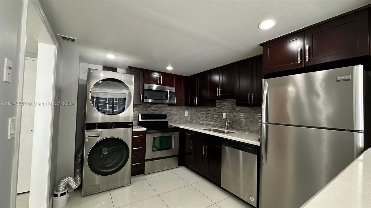 Active With Contract: $3,000 (1 beds, 1 baths, 1064 Square Feet)