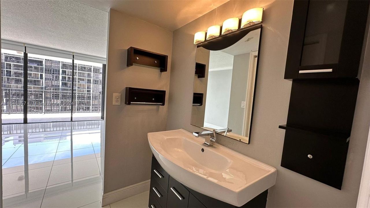 Active With Contract: $3,000 (1 beds, 1 baths, 1064 Square Feet)