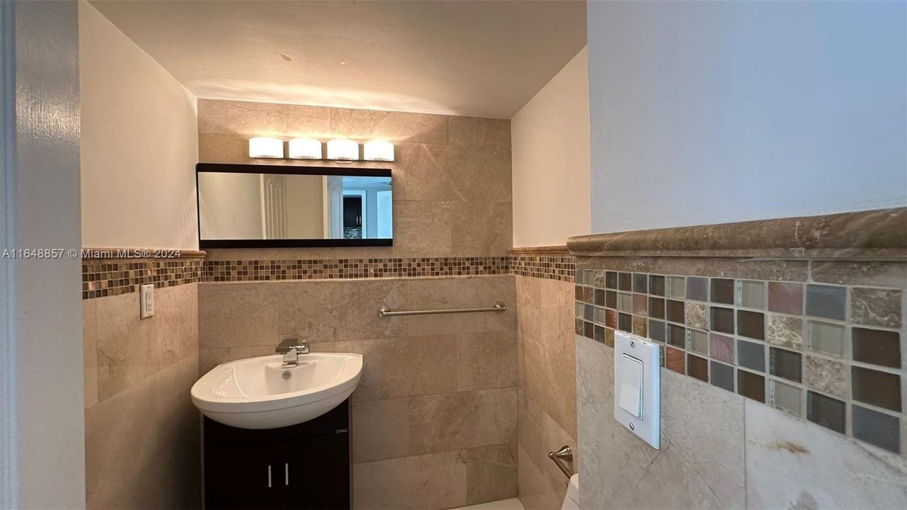 Active With Contract: $3,000 (1 beds, 1 baths, 1064 Square Feet)