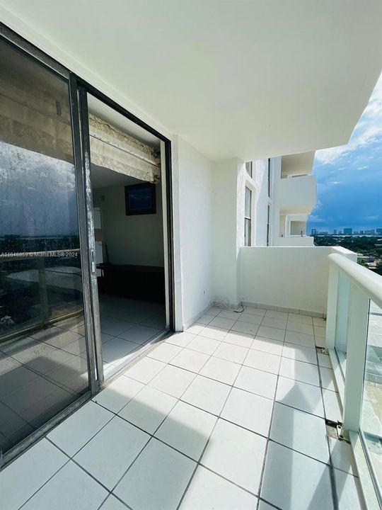 Recently Rented: $1,850 (2 beds, 2 baths, 900 Square Feet)