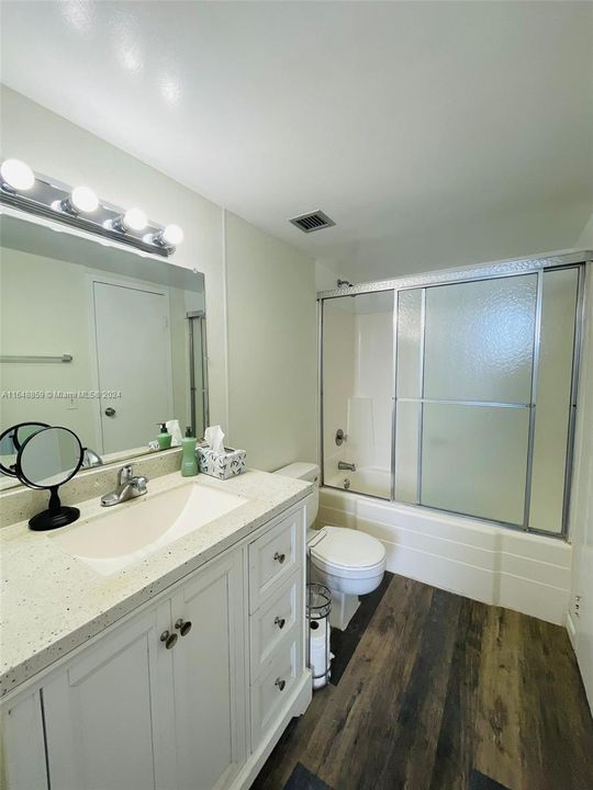 Recently Rented: $1,850 (2 beds, 2 baths, 900 Square Feet)