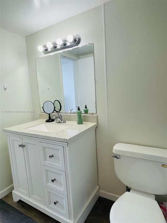 Recently Rented: $1,850 (2 beds, 2 baths, 900 Square Feet)