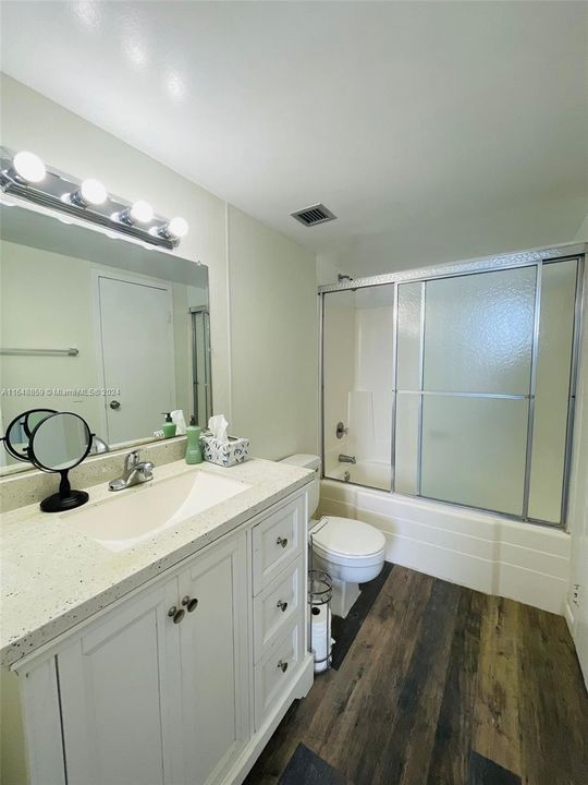 Recently Rented: $1,850 (2 beds, 2 baths, 900 Square Feet)