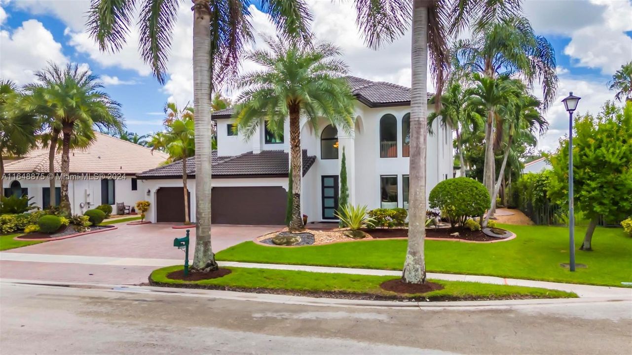 For Sale: $1,650,000 (5 beds, 4 baths, 4262 Square Feet)