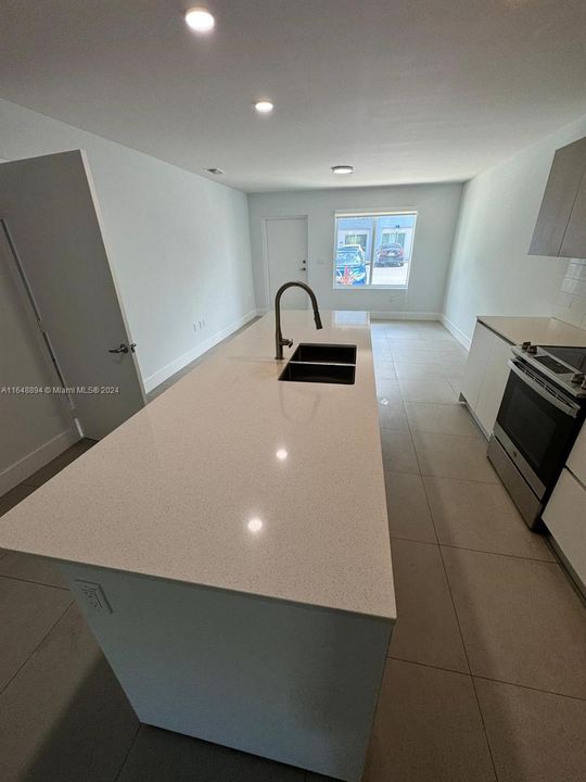 Recently Rented: $3,200 (3 beds, 2 baths, 1376 Square Feet)