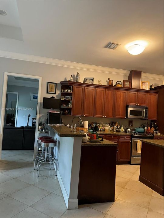 Recently Sold: $819,900 (4 beds, 3 baths, 2328 Square Feet)