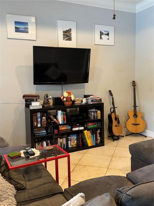 Recently Sold: $819,900 (4 beds, 3 baths, 2328 Square Feet)