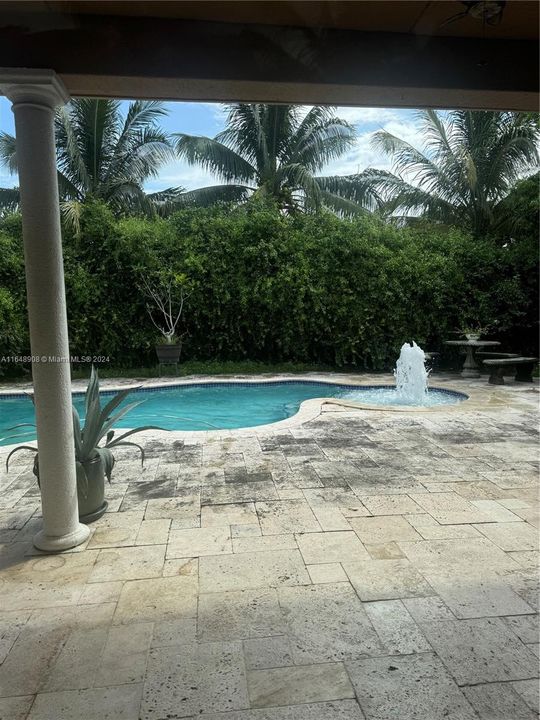 Recently Sold: $819,900 (4 beds, 3 baths, 2328 Square Feet)