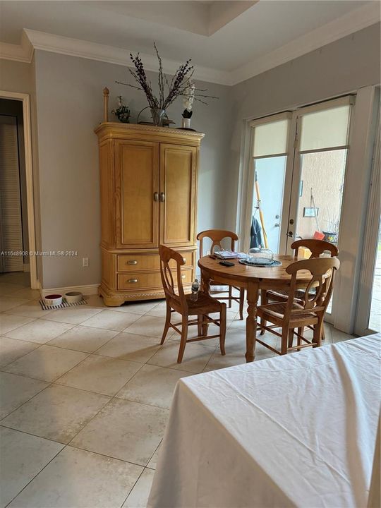 Recently Sold: $819,900 (4 beds, 3 baths, 2328 Square Feet)