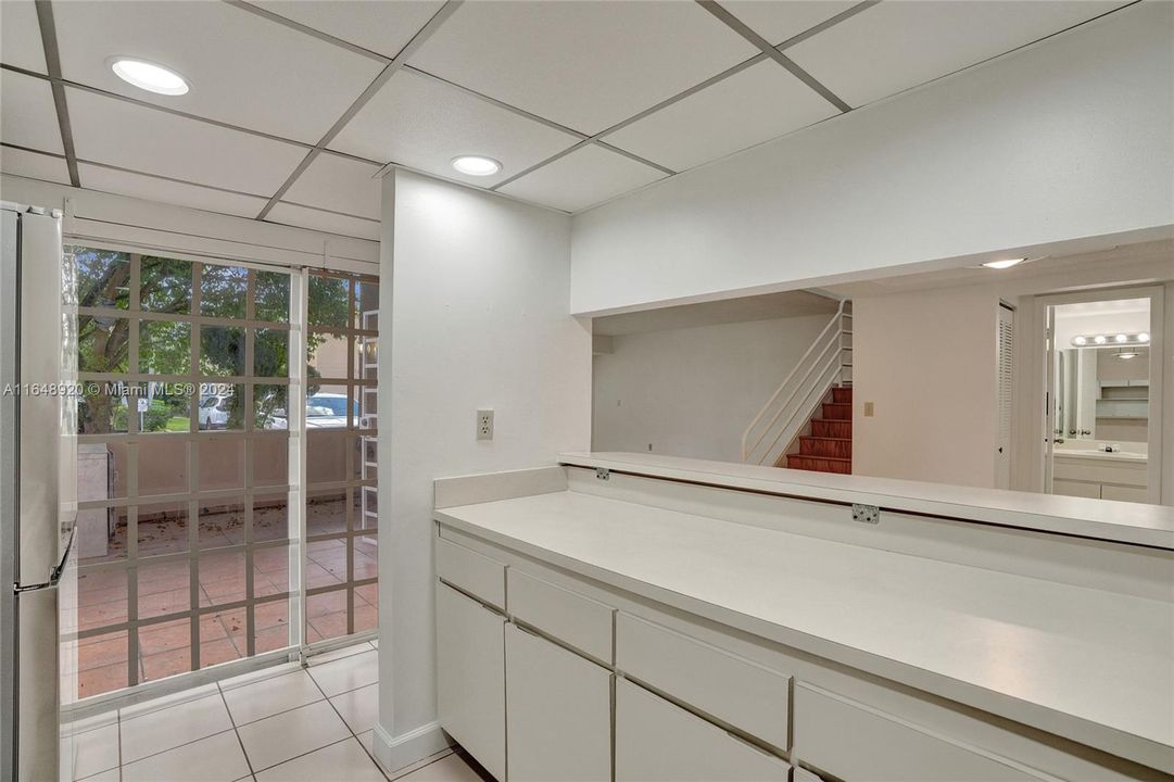 Active With Contract: $349,000 (2 beds, 2 baths, 1210 Square Feet)