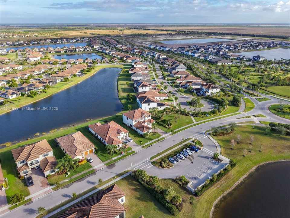 На продажу: $701,900 (5 спален, 4 ванн, 4226 Квадратных фут)