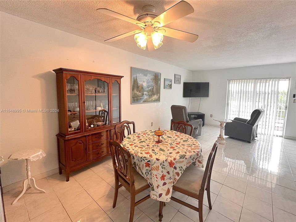 For Sale: $135,000 (2 beds, 2 baths, 960 Square Feet)