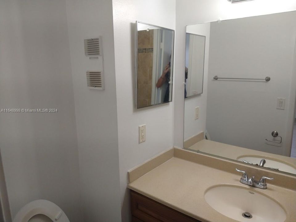 Recently Sold: $230,000 (2 beds, 2 baths, 956 Square Feet)