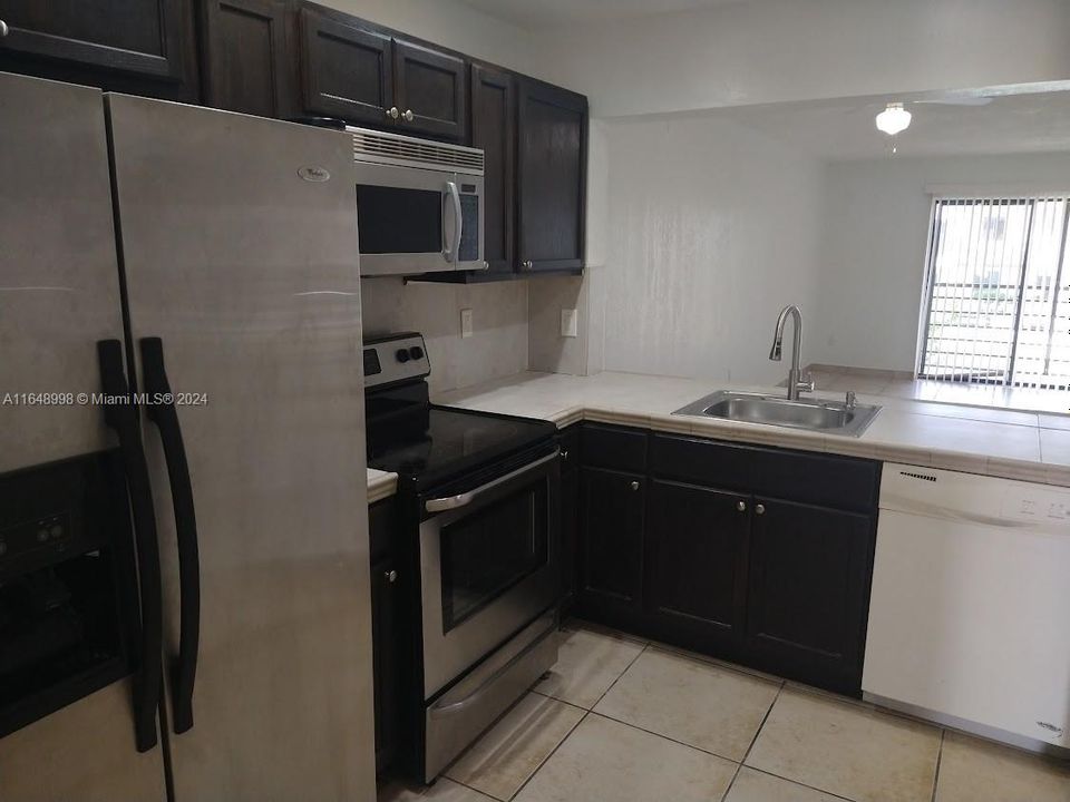 Recently Sold: $230,000 (2 beds, 2 baths, 956 Square Feet)