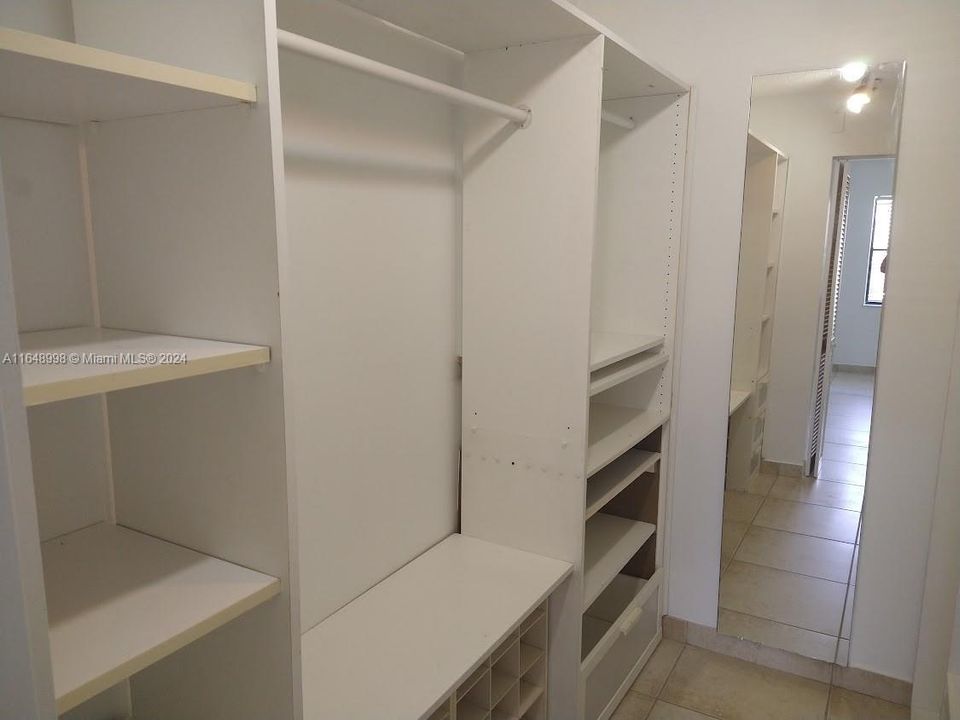 Recently Sold: $230,000 (2 beds, 2 baths, 956 Square Feet)