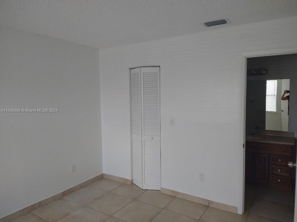 Recently Sold: $230,000 (2 beds, 2 baths, 956 Square Feet)