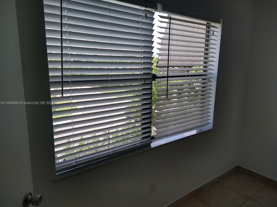 Recently Sold: $230,000 (2 beds, 2 baths, 956 Square Feet)