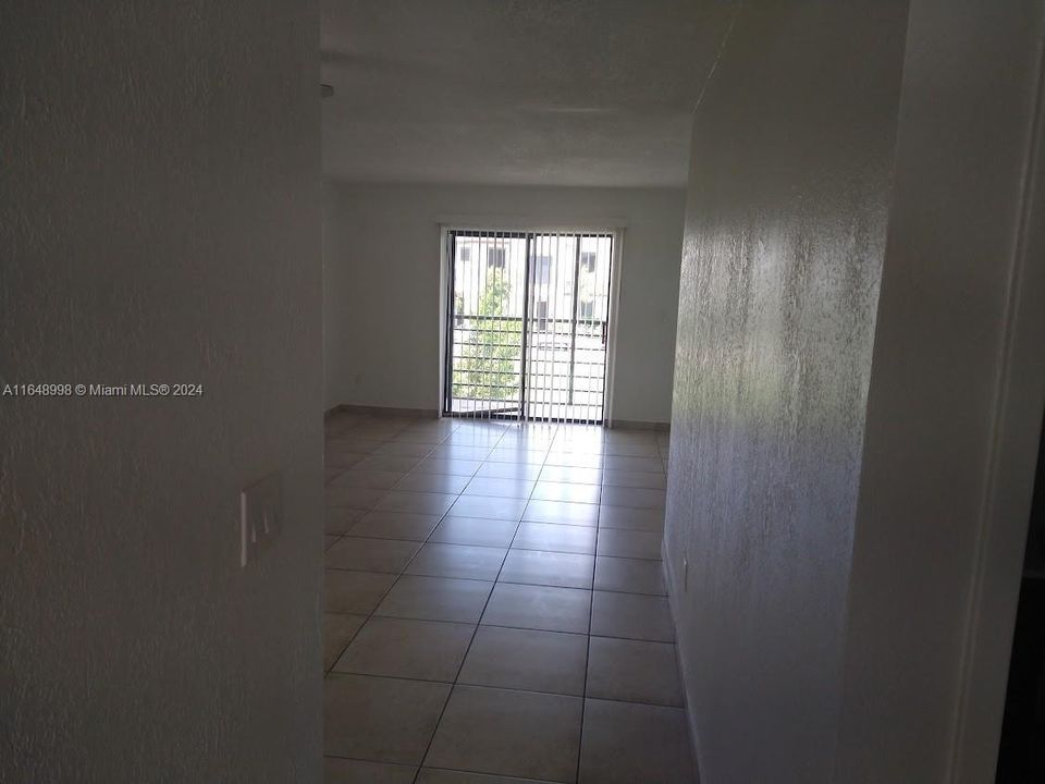 Recently Sold: $230,000 (2 beds, 2 baths, 956 Square Feet)