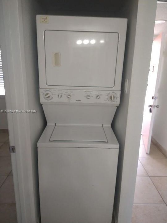 Recently Sold: $230,000 (2 beds, 2 baths, 956 Square Feet)