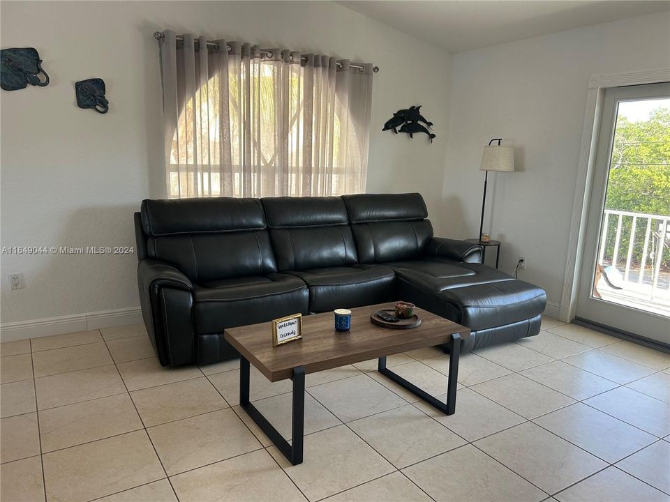 For Rent: $5,000 (3 beds, 2 baths, 1296 Square Feet)