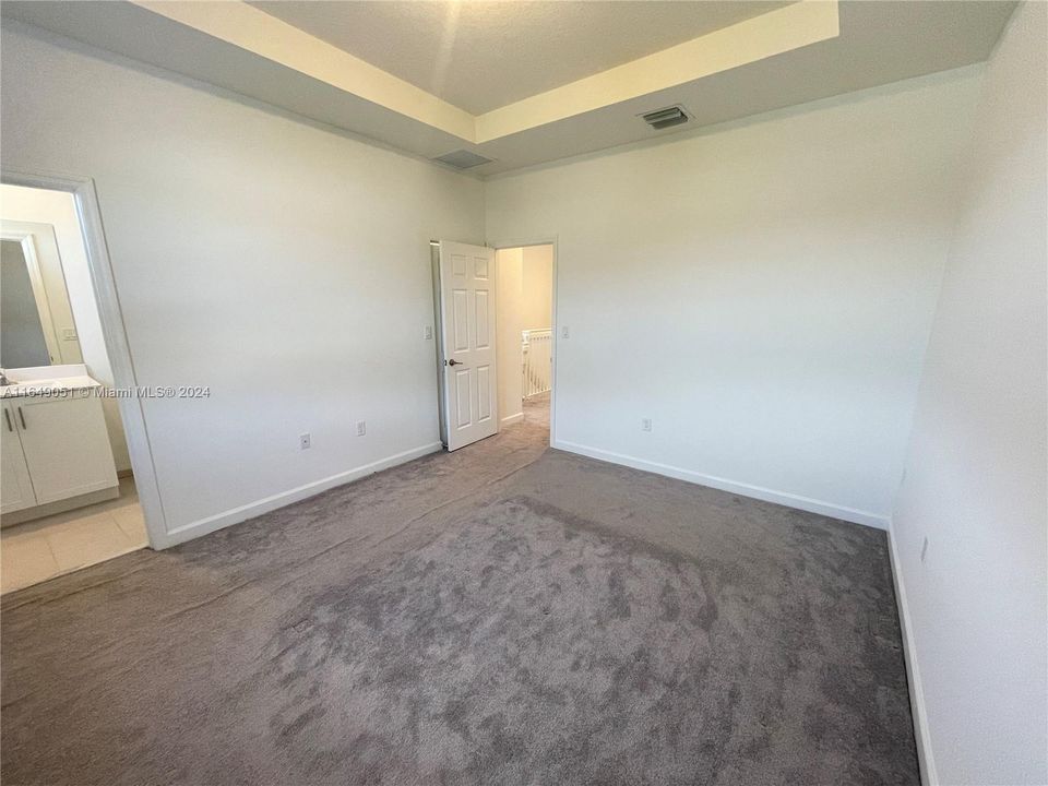 Active With Contract: $3,150 (3 beds, 2 baths, 1540 Square Feet)