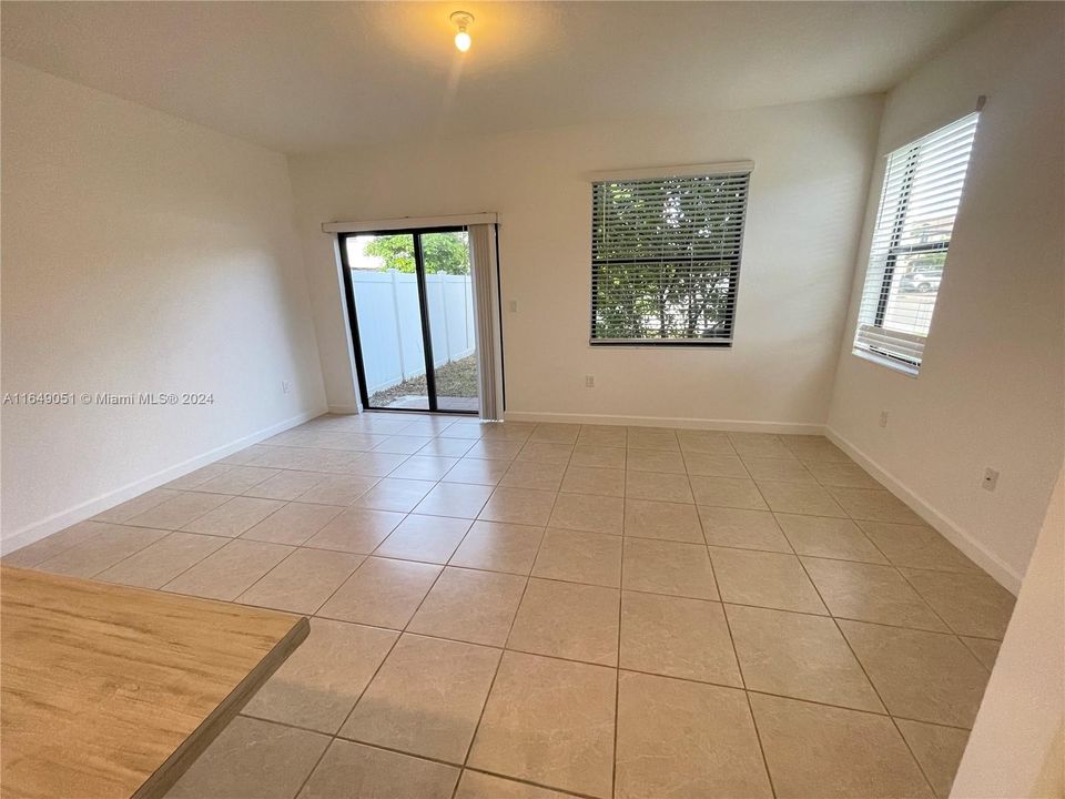 Active With Contract: $3,150 (3 beds, 2 baths, 1540 Square Feet)