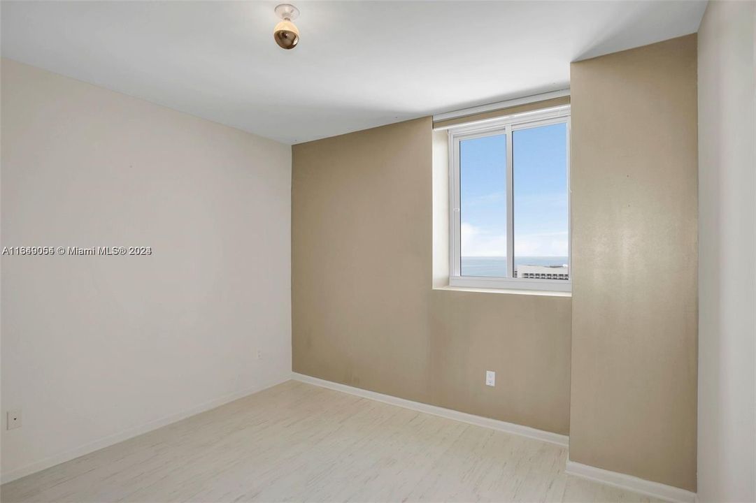 Active With Contract: $6,950 (2 beds, 2 baths, 1380 Square Feet)