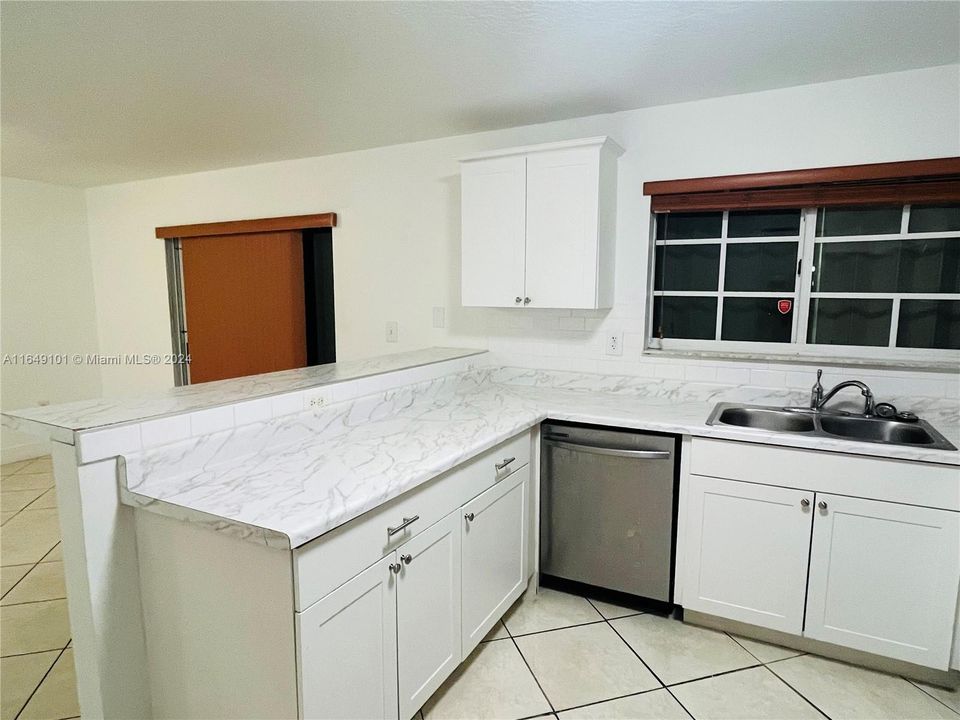 For Sale: $375,000 (3 beds, 2 baths, 1657 Square Feet)