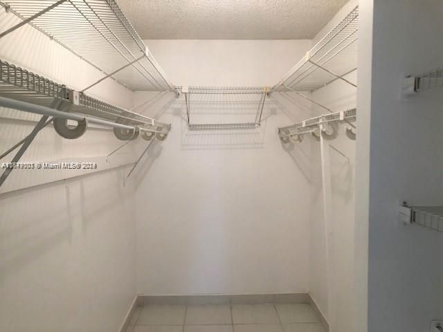 Activo con contrato: $160,000 (2 camas, 2 baños, 1016 Pies cuadrados)