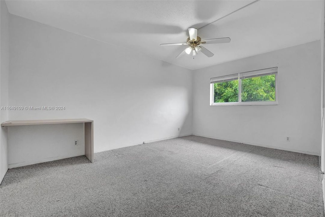 Active With Contract: $149,000 (1 beds, 1 baths, 720 Square Feet)