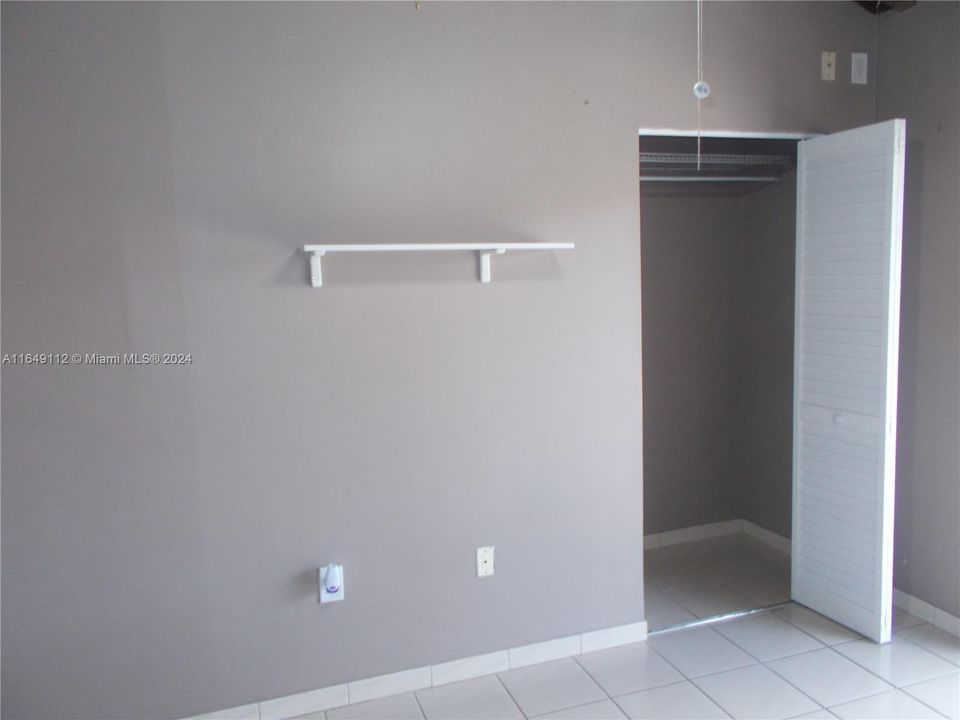 Active With Contract: $1,700 (1 beds, 1 baths, 669 Square Feet)