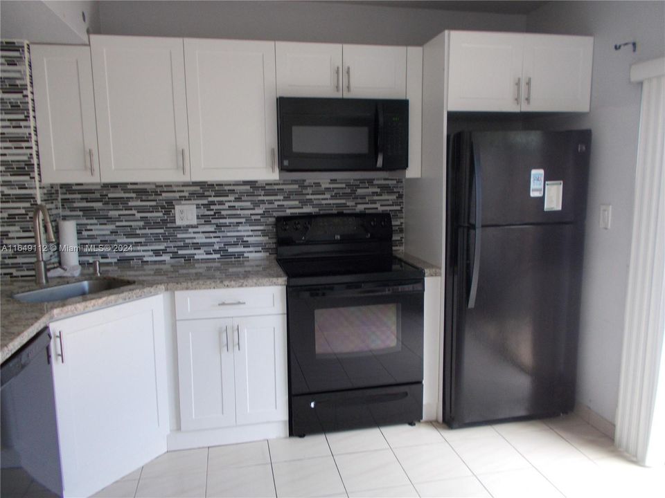 Active With Contract: $1,700 (1 beds, 1 baths, 669 Square Feet)