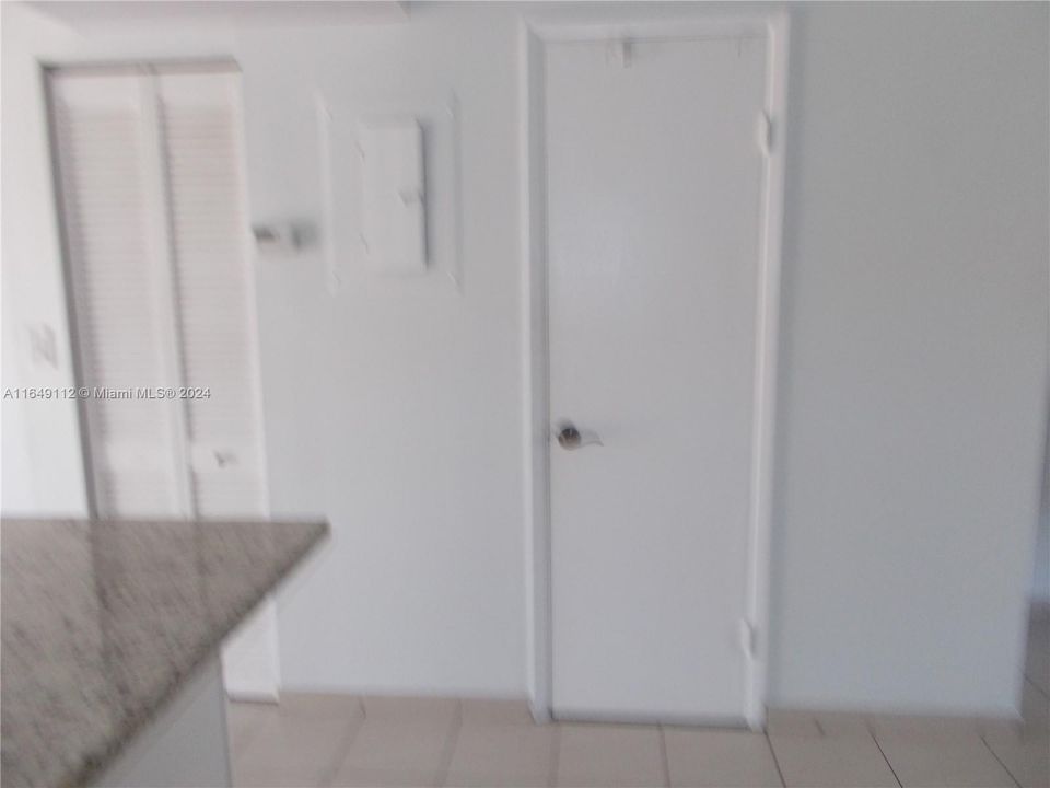 Active With Contract: $1,700 (1 beds, 1 baths, 669 Square Feet)