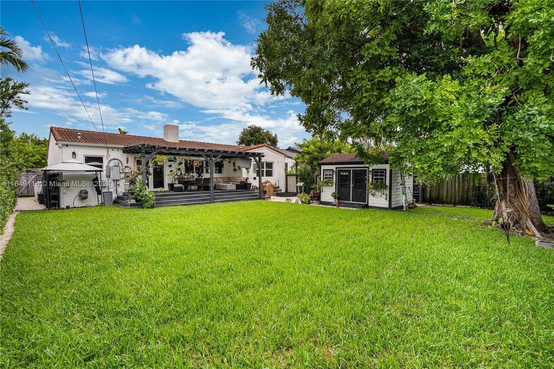 Active With Contract: $855,000 (3 beds, 2 baths, 1491 Square Feet)