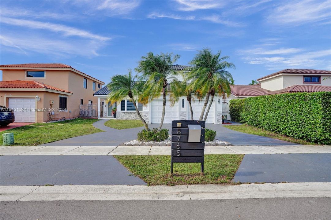 For Sale: $1,075,000 (4 beds, 2 baths, 2210 Square Feet)