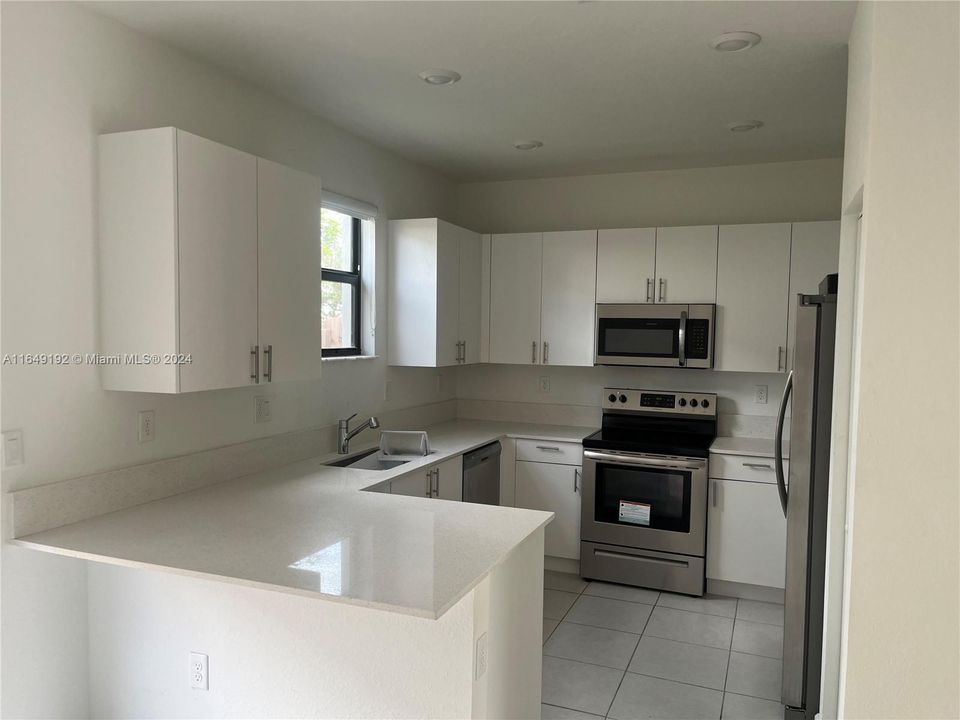 Active With Contract: $2,900 (3 beds, 2 baths, 1442 Square Feet)