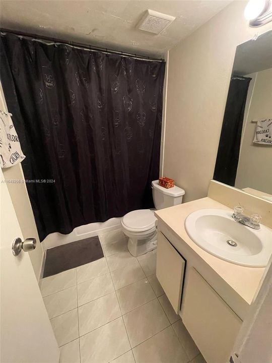 Active With Contract: $2,100 (2 beds, 2 baths, 827 Square Feet)